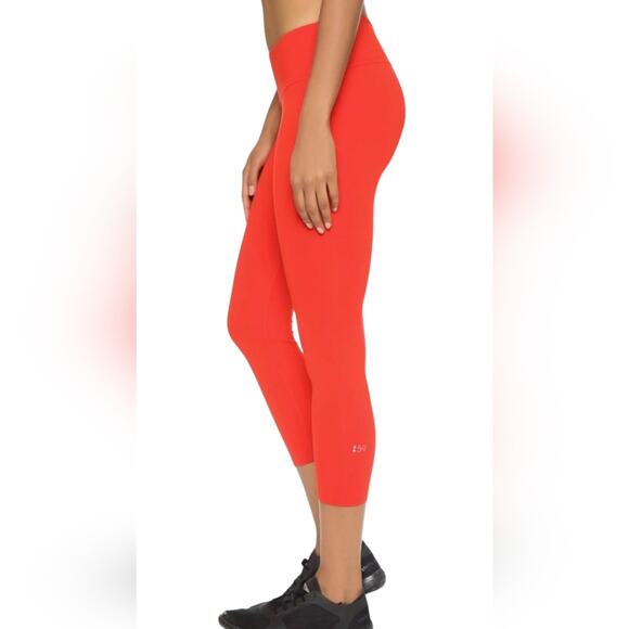 Splits59 Nova Performance Capri Pant in Eros Small - Picture 3 of 11